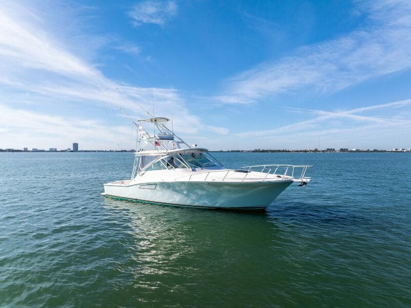 2005 40 Cabo Express - Miss B Halvin