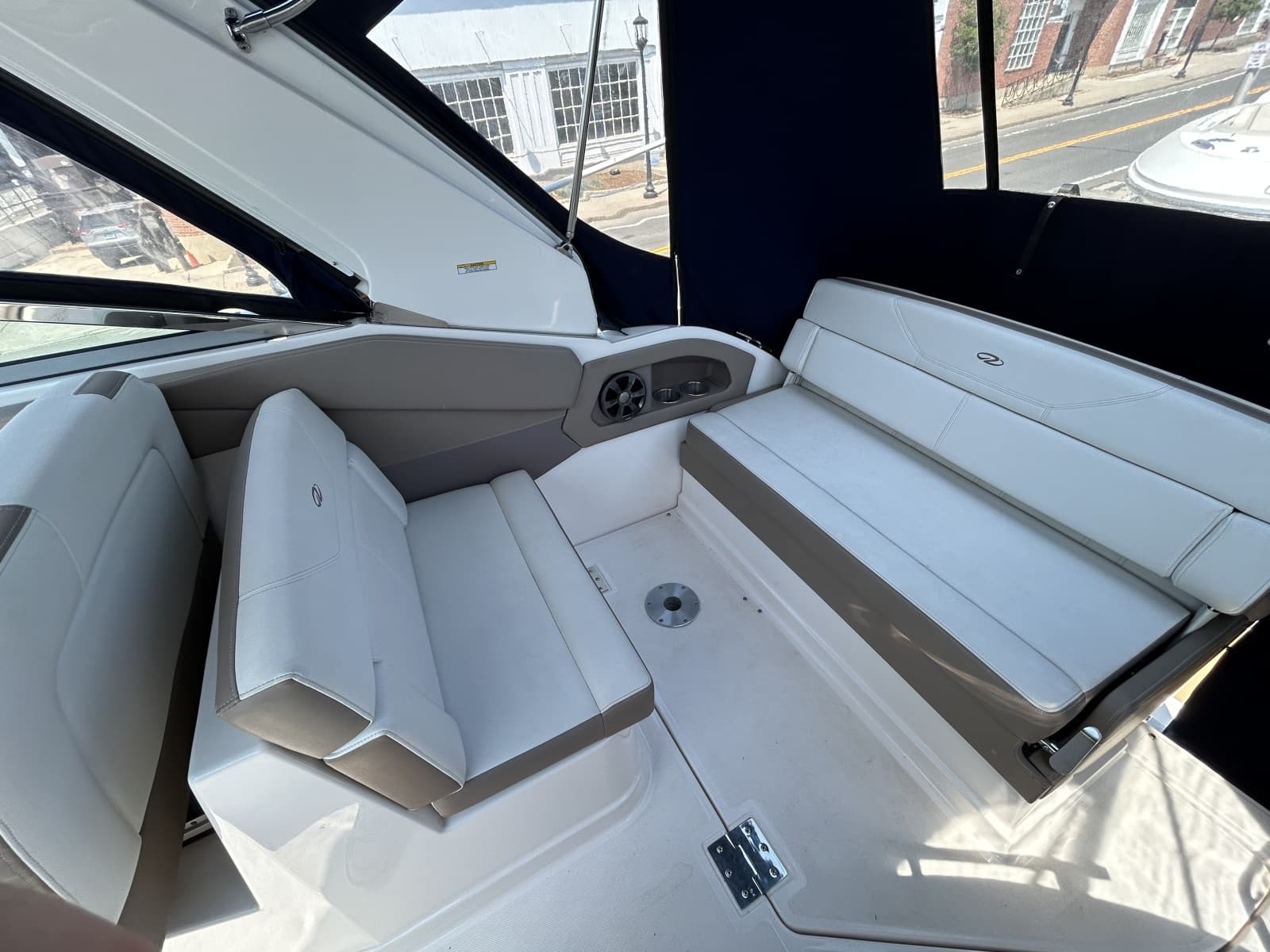 2017 Regal 28 Express - Photo 8