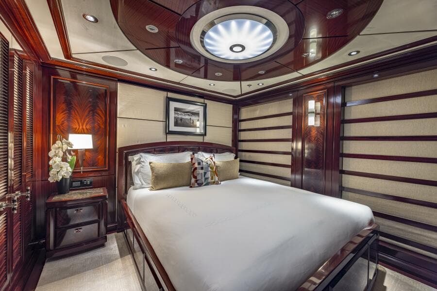 Guest Stateroom Starboard Forward (European King Bed) 