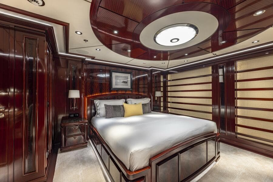 VIP Stateroom Starboard Aft (King Bed) 