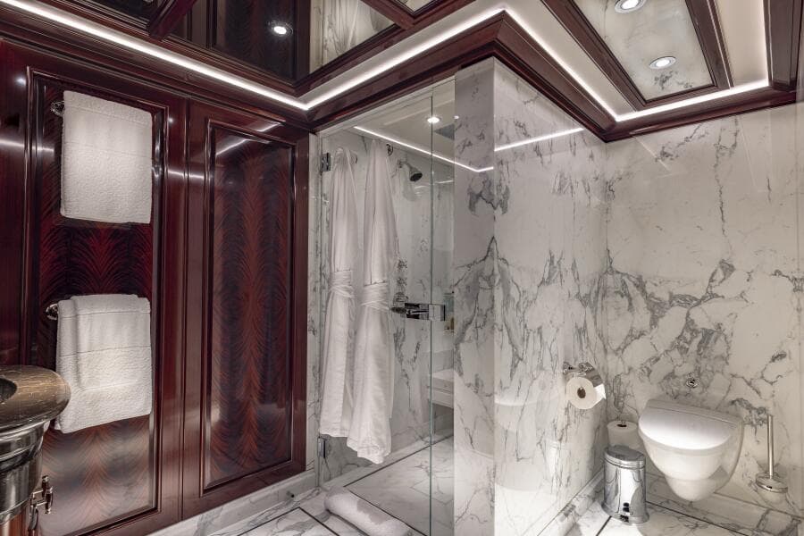 Twin Cabin Head - Port Forward