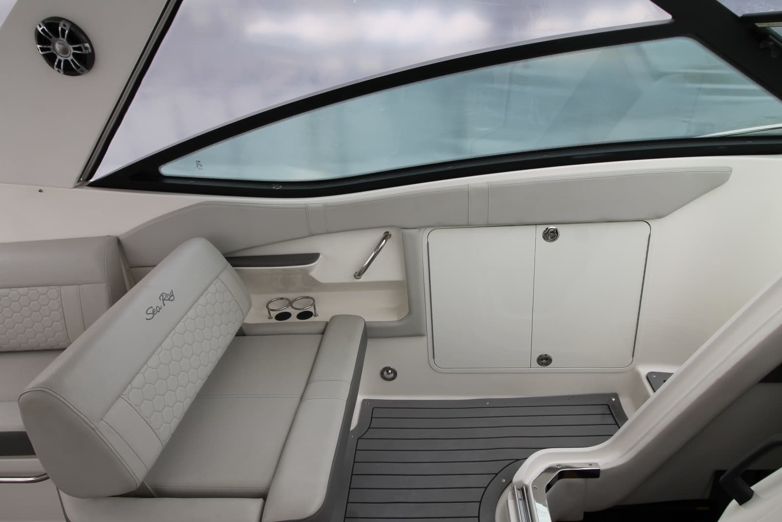 2020 Sea Ray Sundancer 320