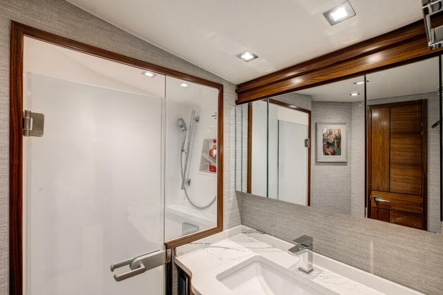 2024 Viking 68 Convertible