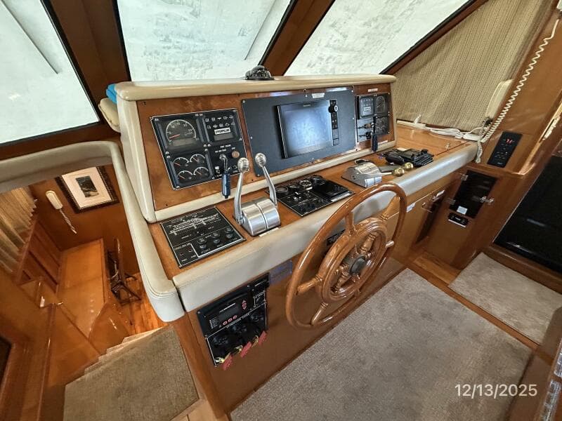 60' Jefferson pilothouse helm2