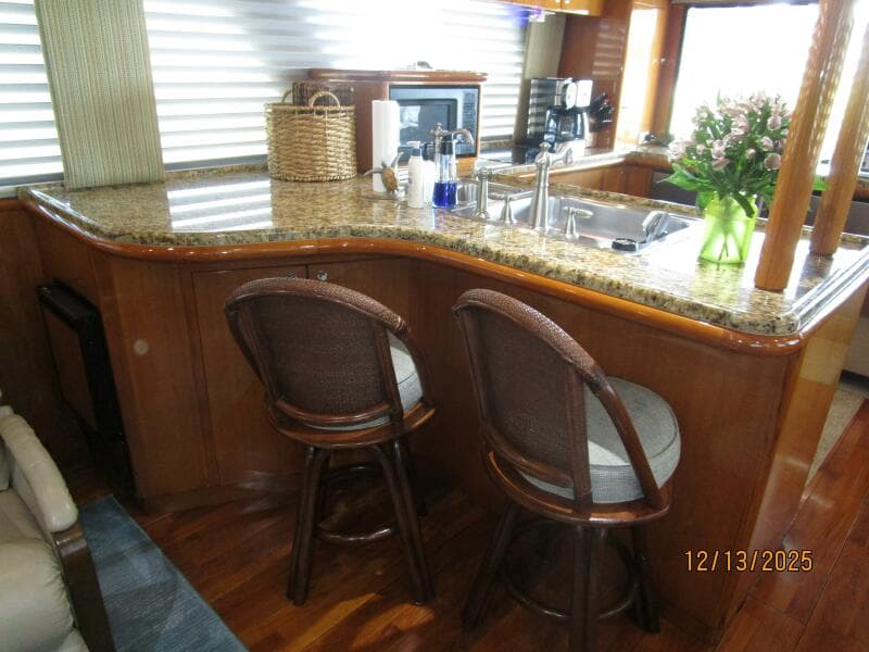 60' Jefferson salon-galley counter-seating