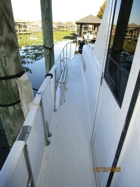 60' Jefferson port side deck1
