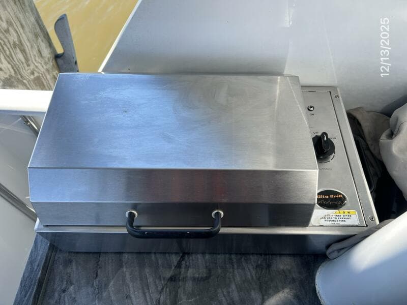 60' Jefferson aftdeck BBQ grill