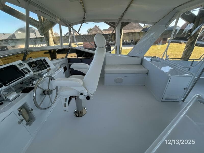 60' Jefferson flybridge starboard