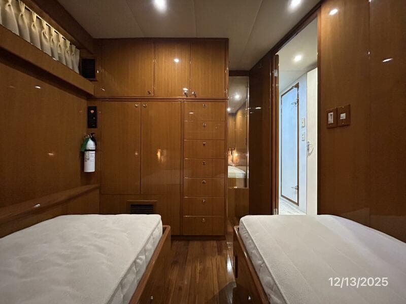 60' Jefferson starboard guest stateroom aft