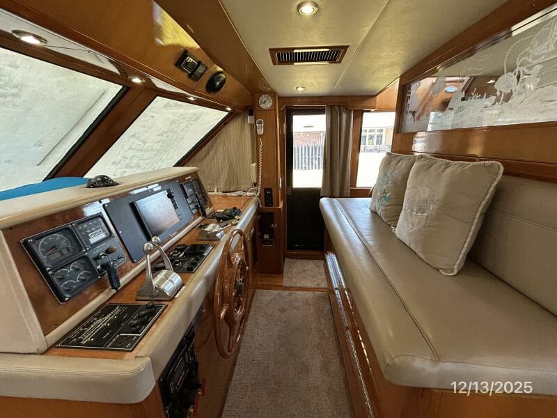 60' Jefferson pilothouse starboard