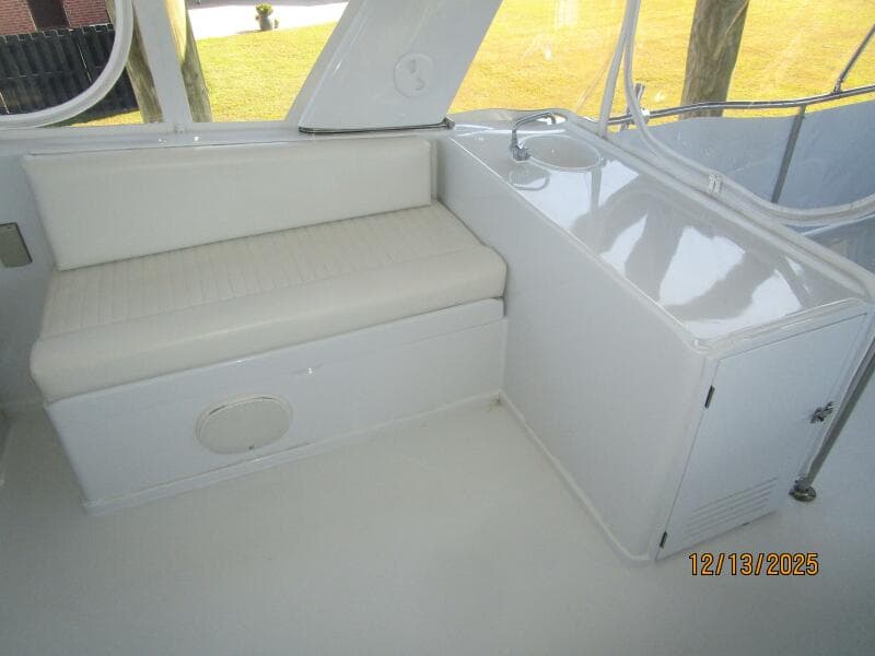 60' Jefferson flybridge starboard seating