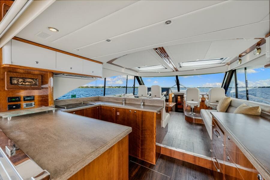 2015 Riviera 565 SUV