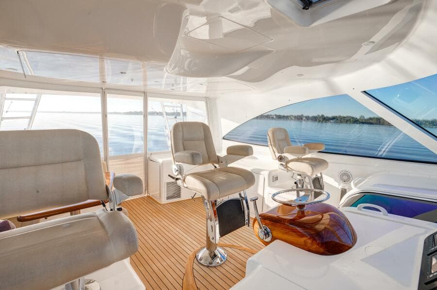 Viking 52 ONE MORE - Helm