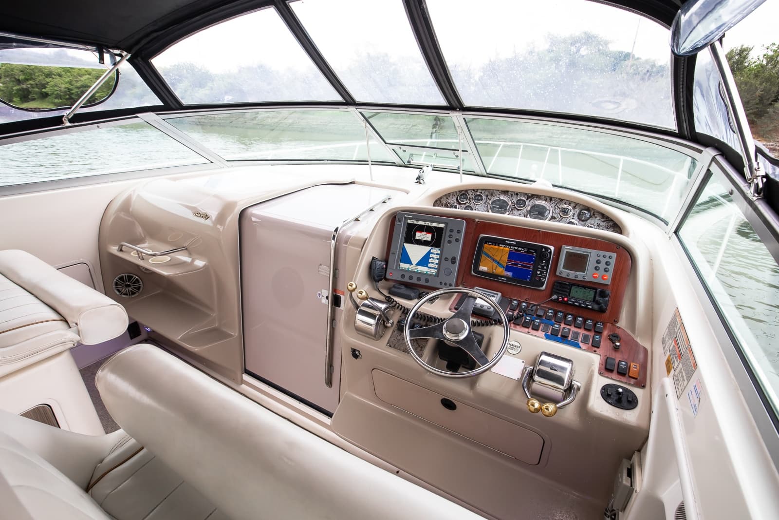 1998 Sea Ray 330 Express - Photo 5