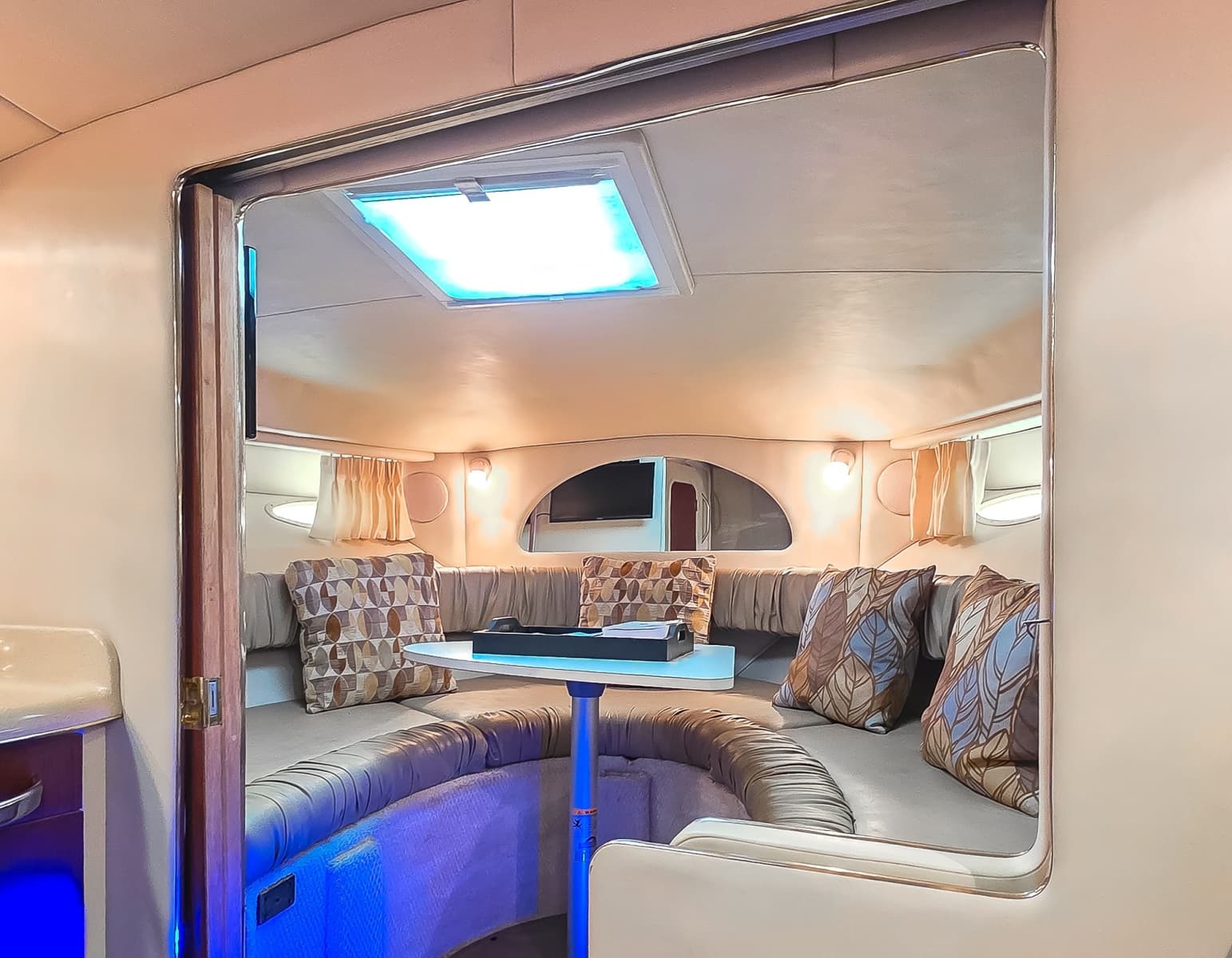 1998 Sea Ray 330 Express - Photo 8