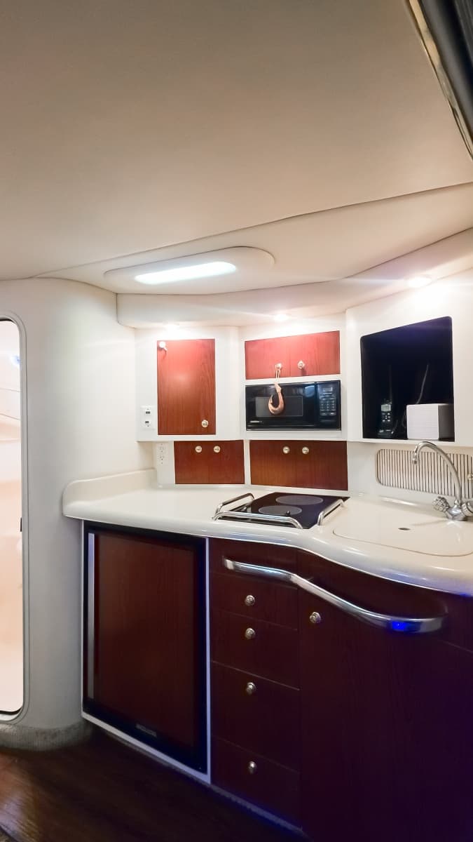 1998 Sea Ray 330 Express - Photo 9