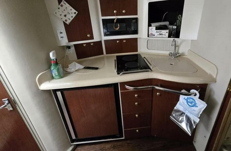 1998 Sea Ray 330 Express