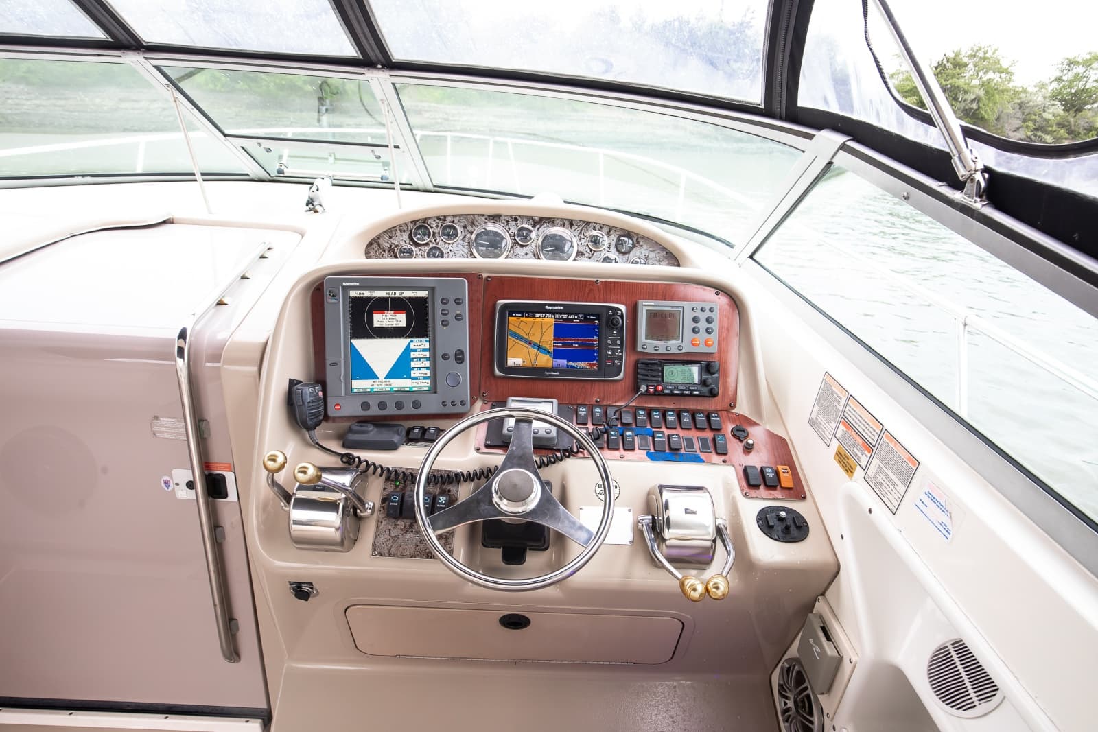 1998 Sea Ray 330 Express - Photo 6