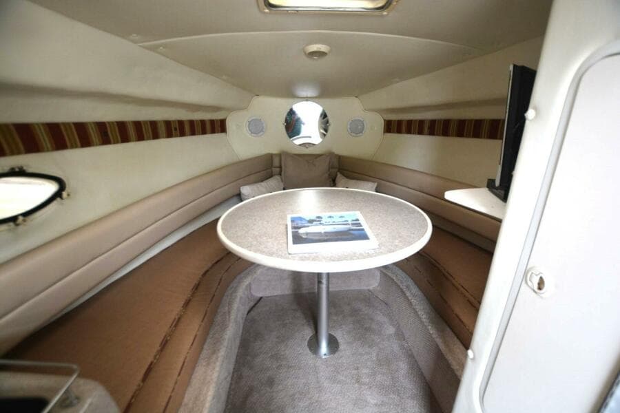 1999 Rinker Fiesta Vee 270