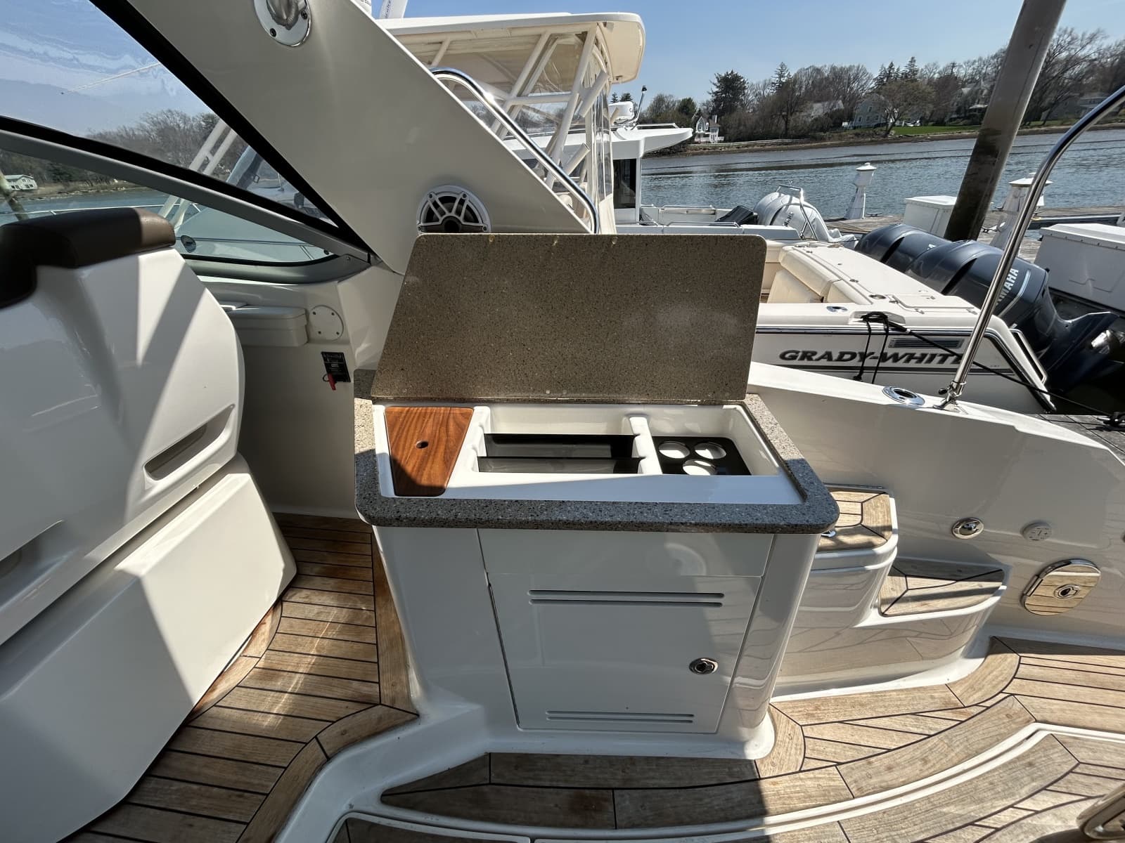 2014 Sea Ray 350 Sundancer