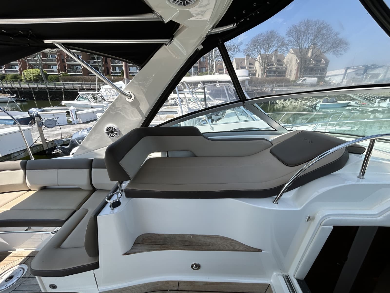 2014 Sea Ray 350 Sundancer