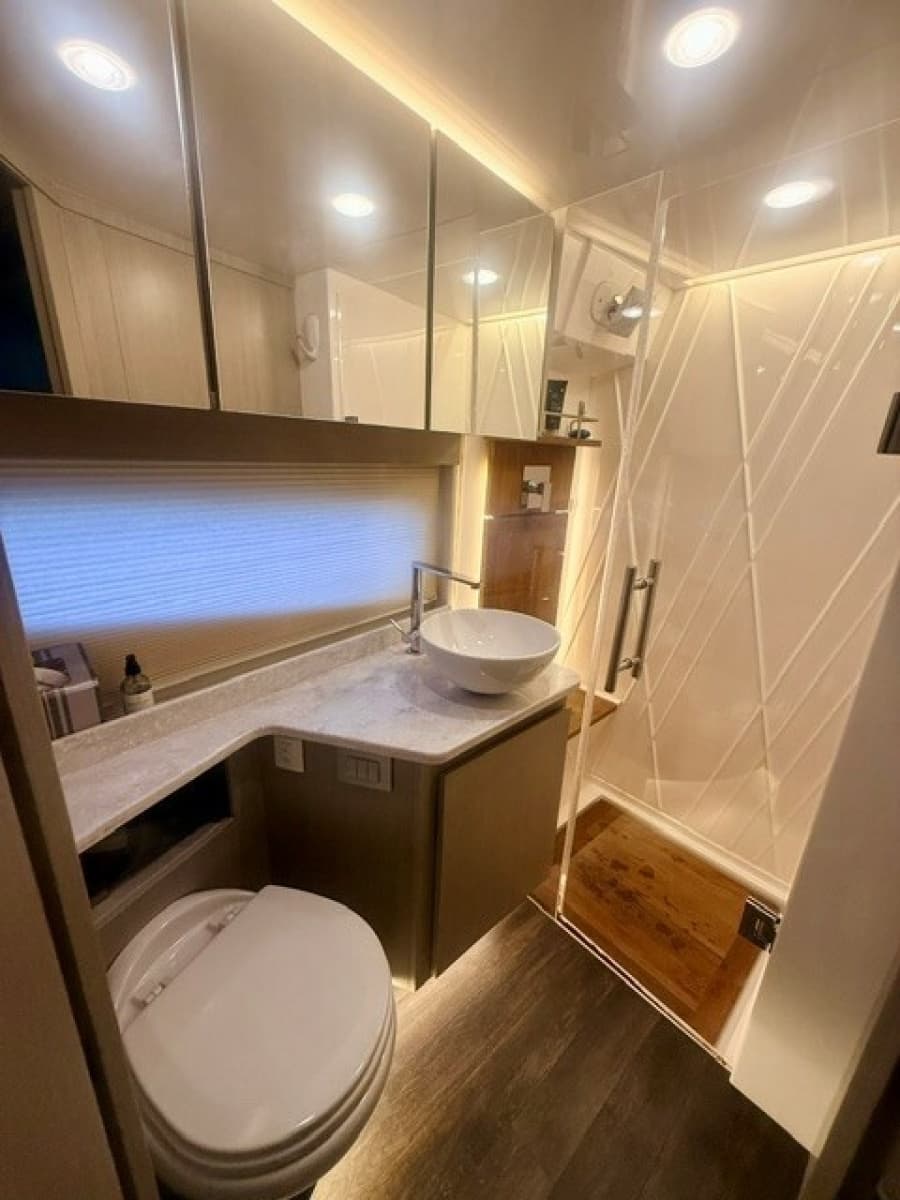 2021 Regal 42 Fly - Photo 77