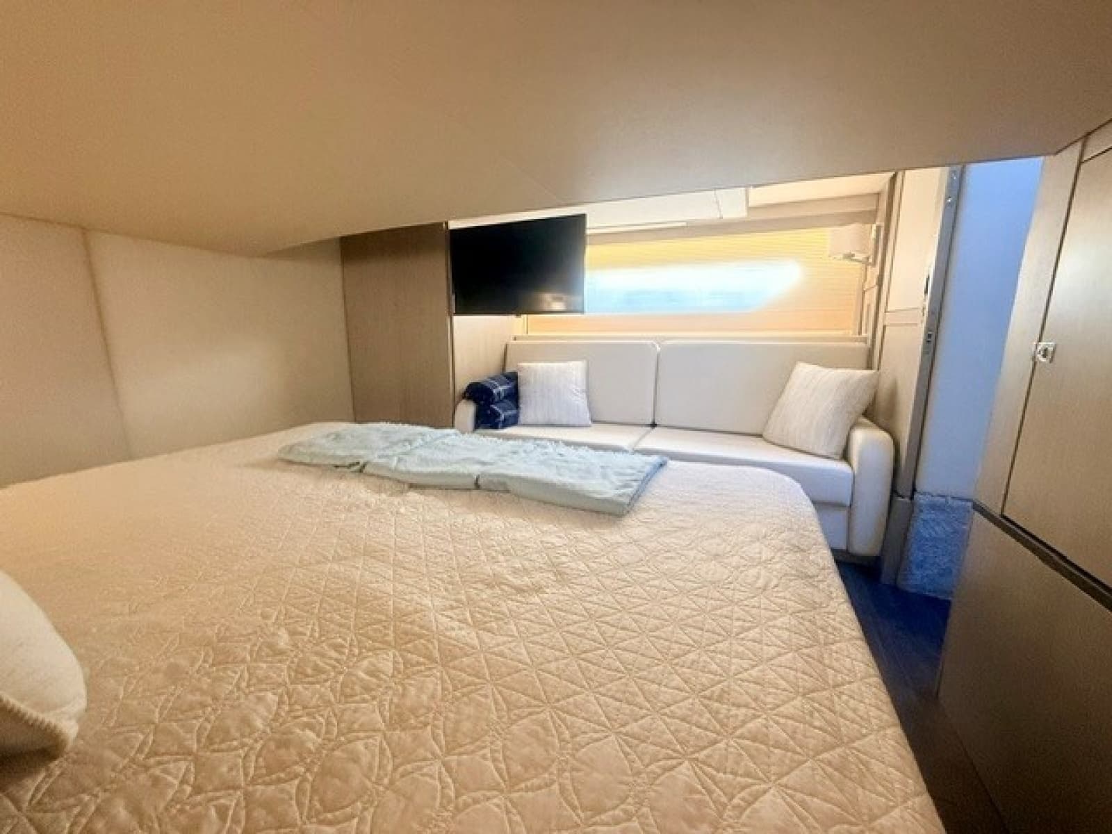 2021 Regal 42 Fly - Photo 84
