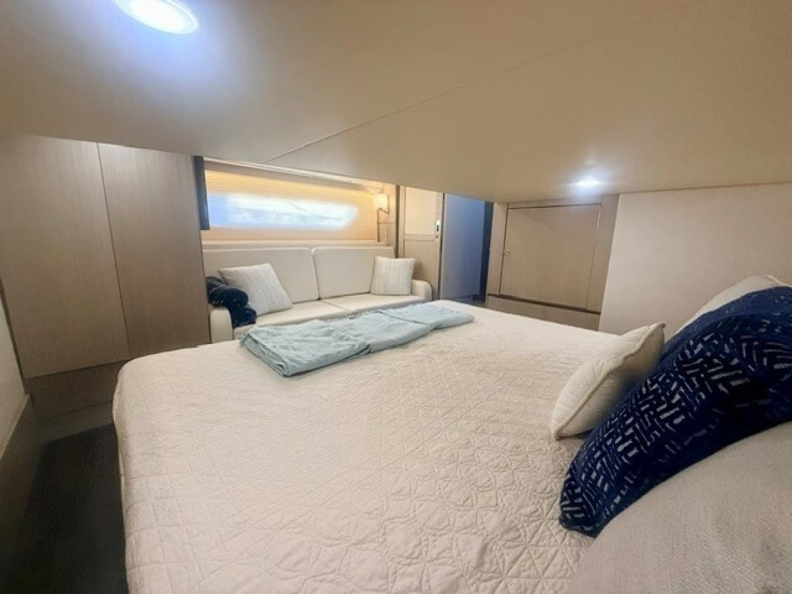 2021 Regal 42 Fly - Photo 85