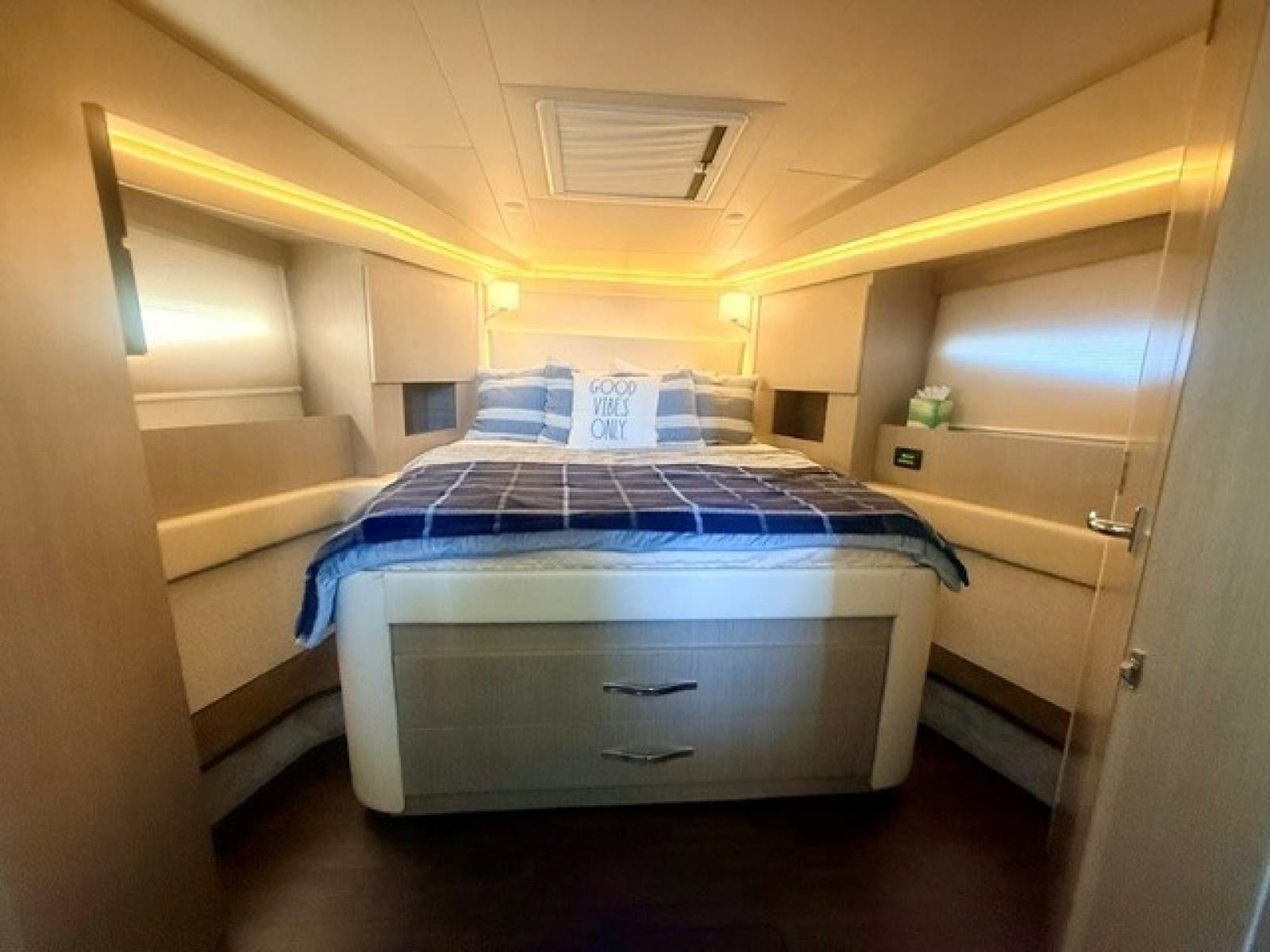 2021 Regal 42 Fly - Photo 68