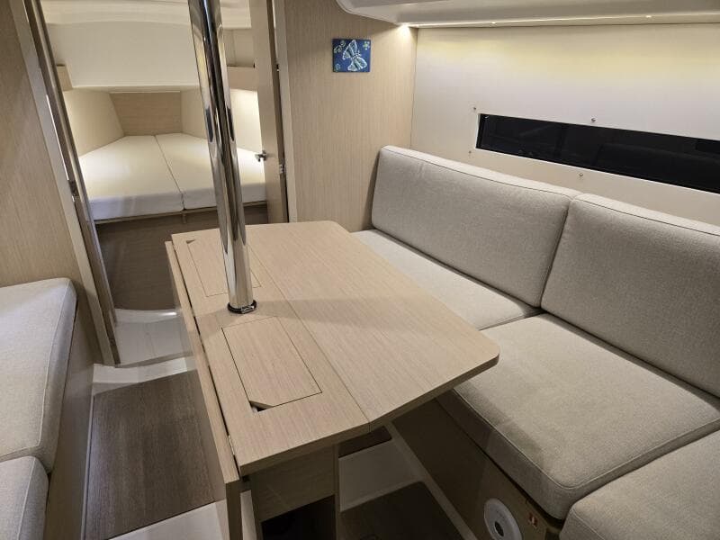 2021 Beneteau Oceanis 30.1