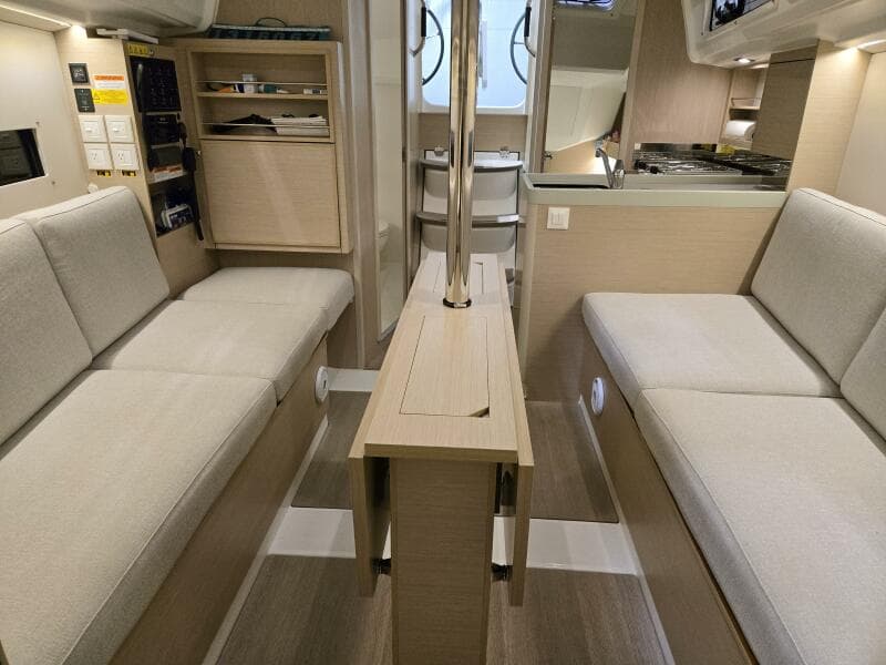 2021 Beneteau Oceanis 30.1