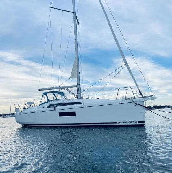 2021 Beneteau Oceanis 30.1