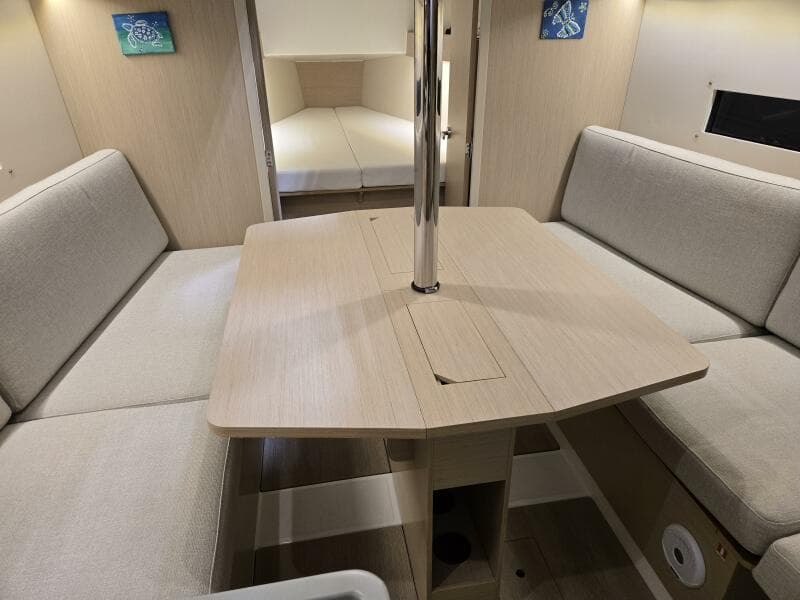 2021 Beneteau Oceanis 30.1
