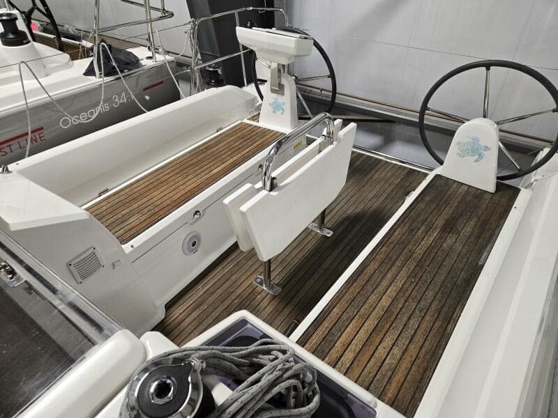 2021 Beneteau Oceanis 30.1