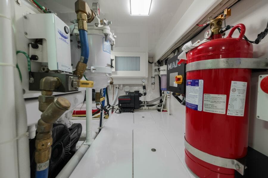 Viking 54 - Salty Dog -Engine Room