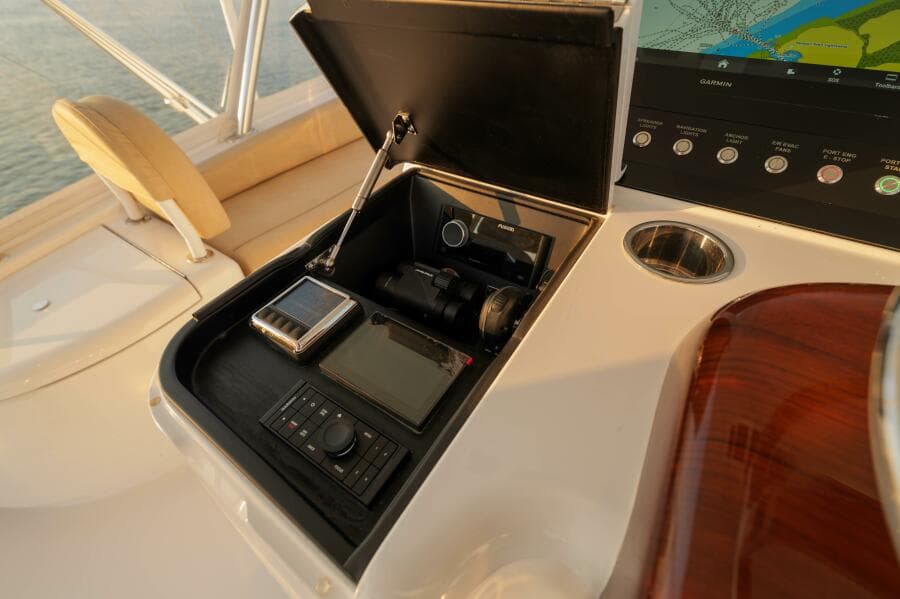 Viking 54 - Salty Dog -Flybridge Helm Station