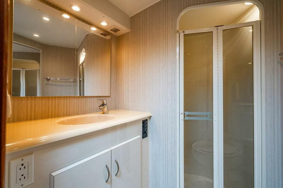 1999 Viking 55 Convertible