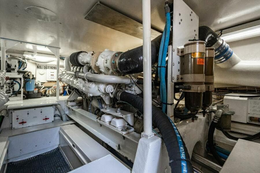 1999 Viking 55 Convertible