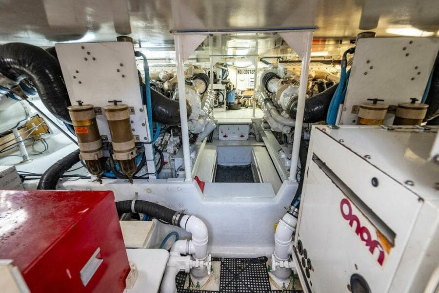 1999 Viking 55 Convertible