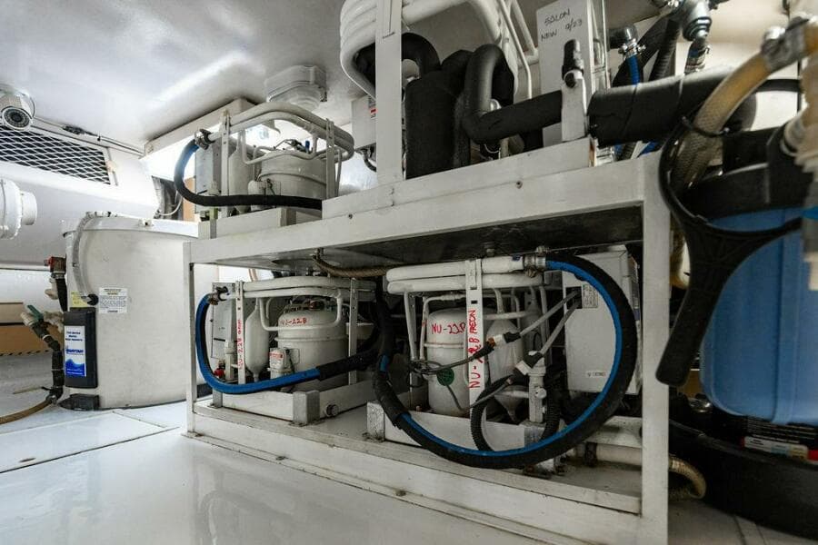 1999 Viking 55 Convertible