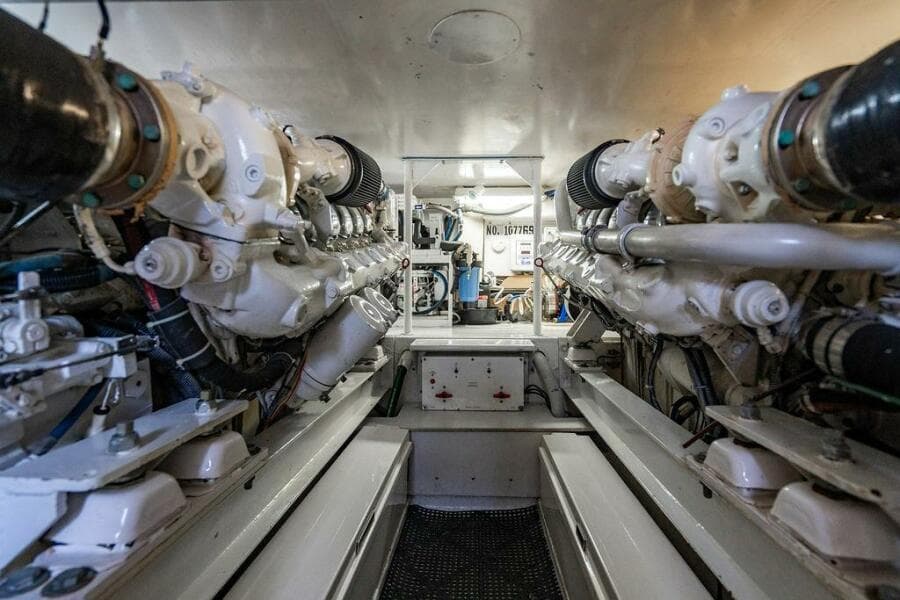 1999 Viking 55 Convertible