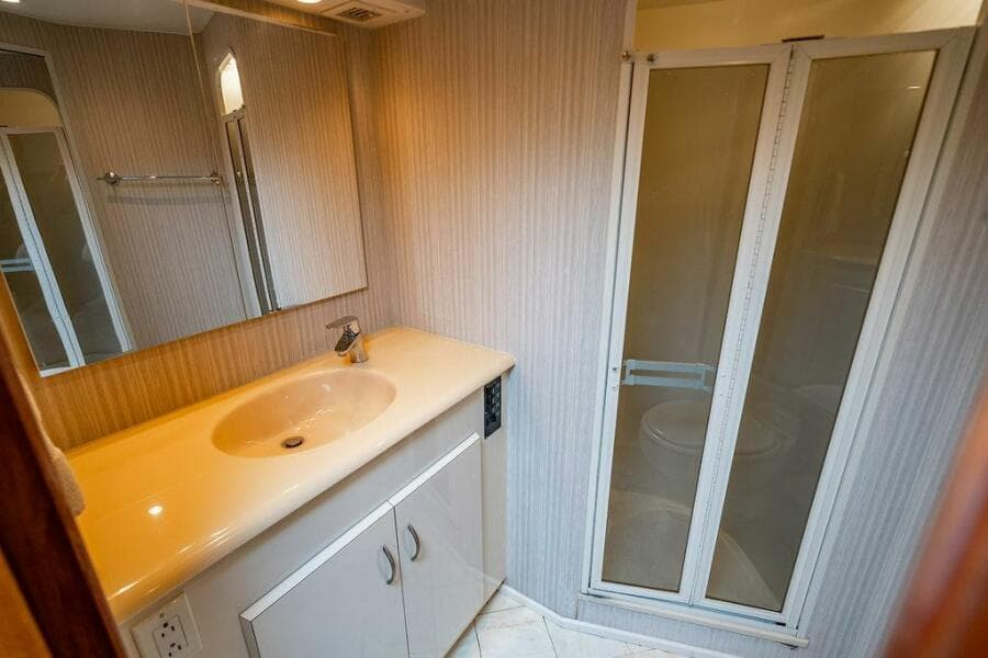 1999 Viking 55 Convertible