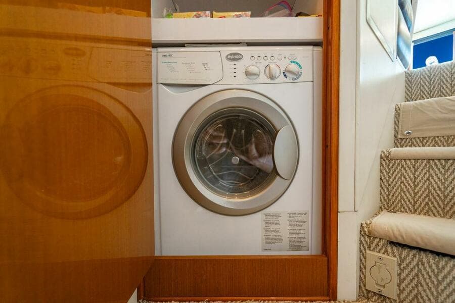 1999 Viking 55 Convertible