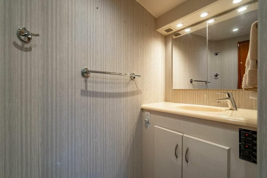 1999 Viking 55 Convertible