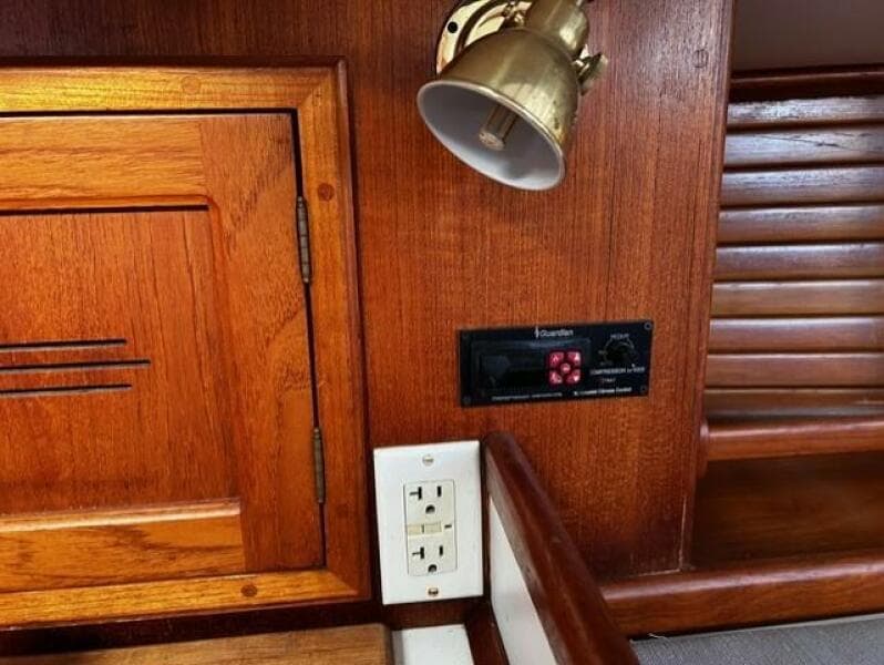 1986 Dickerson Tri-Cabin