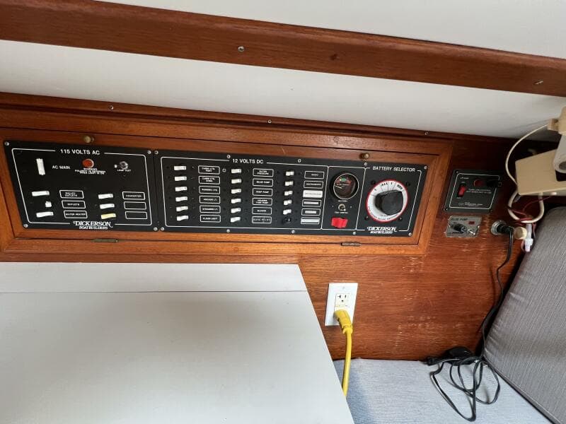 1986 Dickerson Tri-Cabin