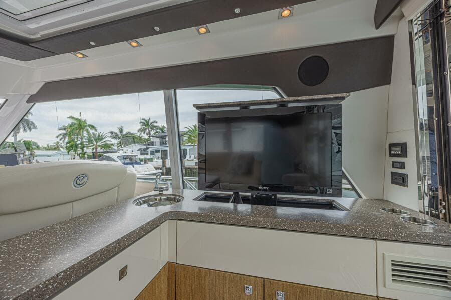 2012 Cruisers Yachts 48 Cantius