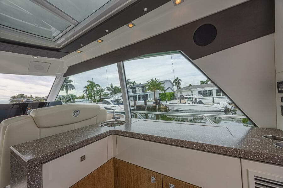 2012 Cruisers Yachts 48 Cantius