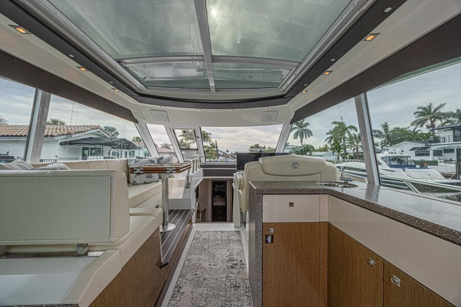 2012 Cruisers Yachts 48 Cantius