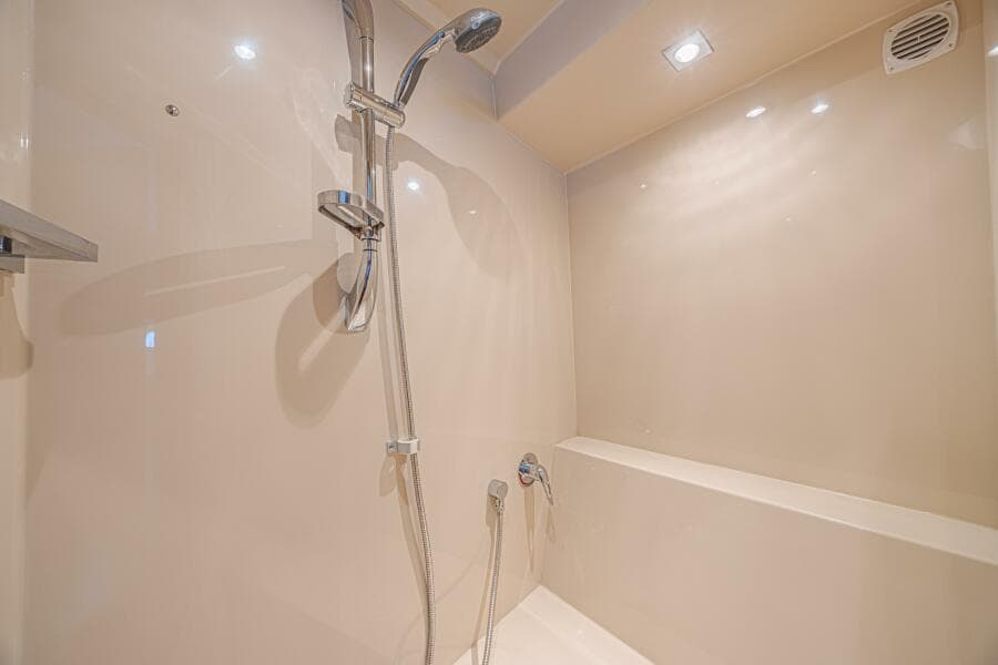 2012 Cruisers Yachts 48 Cantius